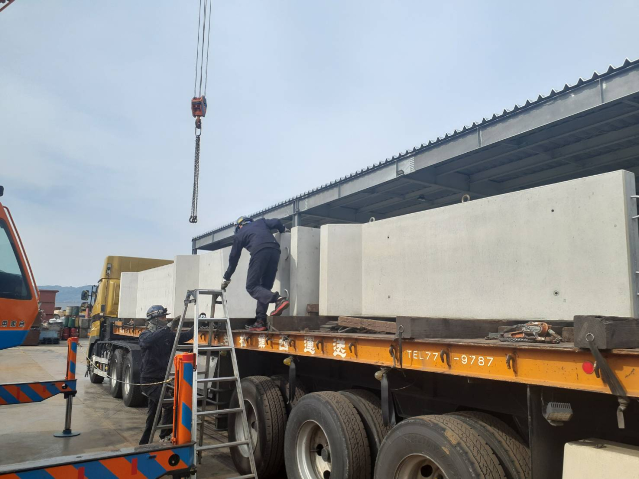 擁壁搬入及び設置